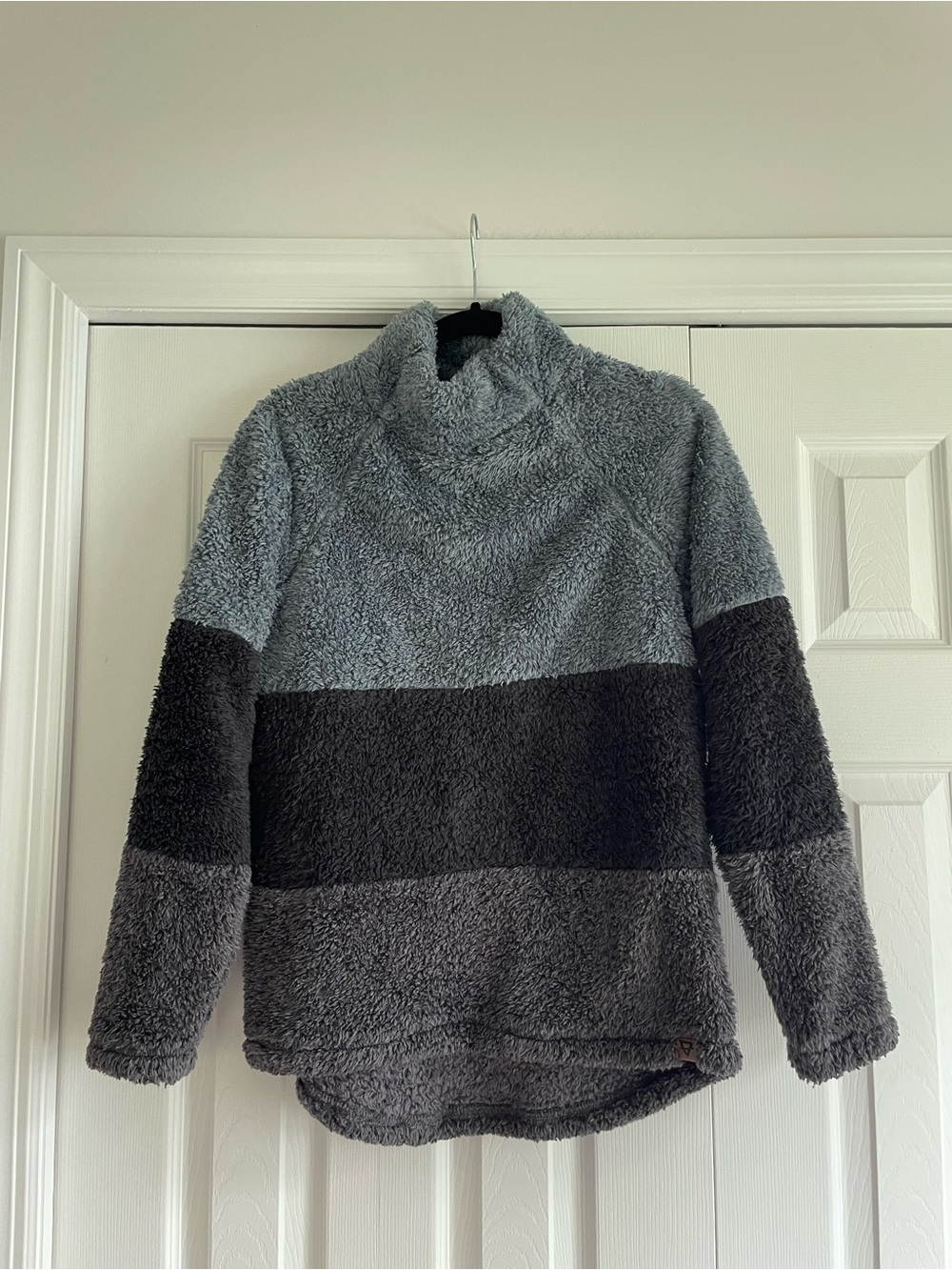 Women's Gray Colorblock Sherpa Turtleneck Pullover